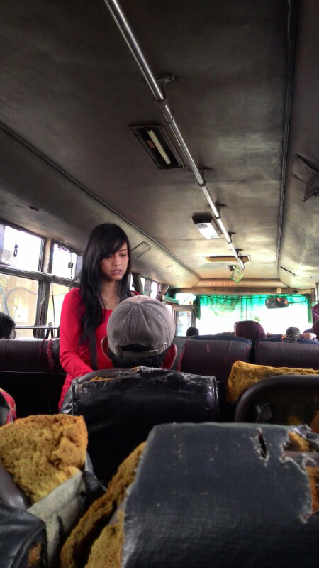LAGI !!!!! PENGAMEN CANTIK GAN