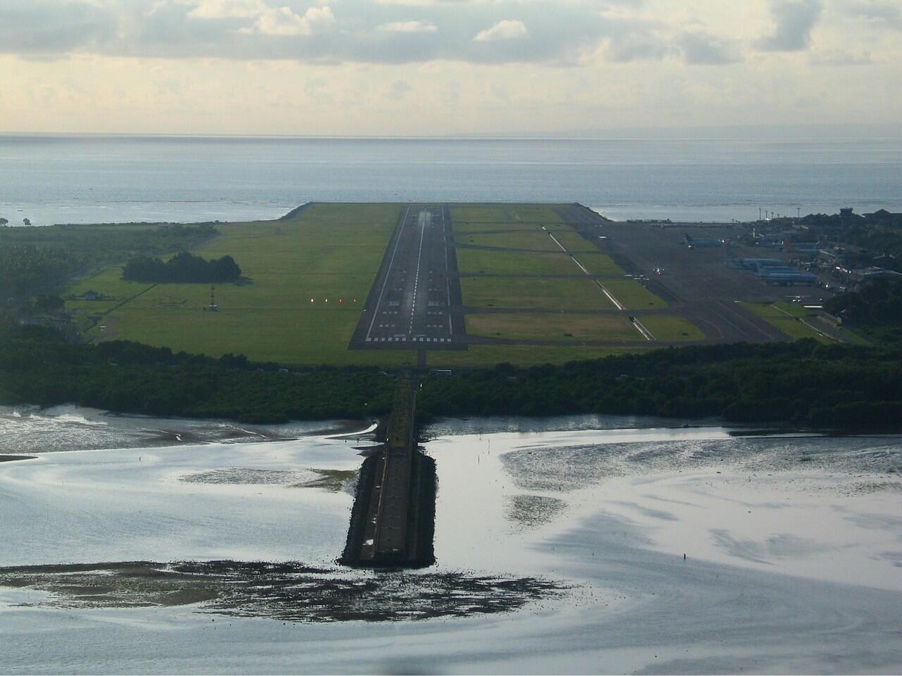 11 Bandara dengan runway terpanjang di Indonesia