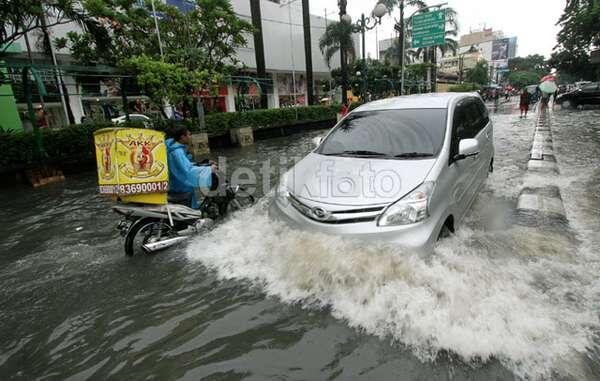 &#91;KUMPULAN FOTO&#93; Jakarta Dikepung Banjir