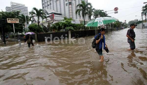 &#91;KUMPULAN FOTO&#93; Jakarta Dikepung Banjir