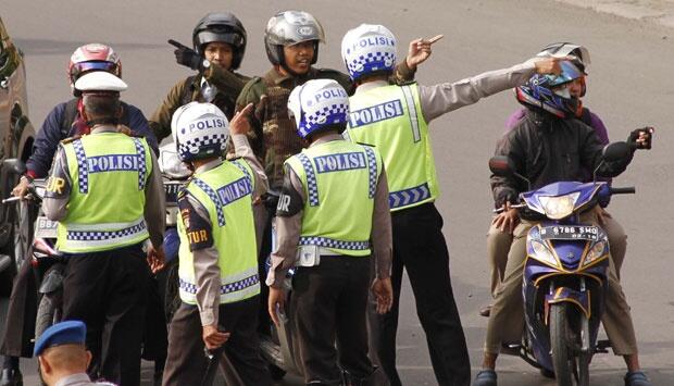 ( MASIH ADA ) "Salam Tempel" di Bundaran HI , 5 polisi di stafkan