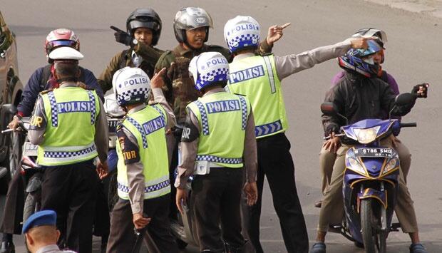 ( MASIH ADA ) &quot;Salam Tempel&quot; di Bundaran HI , 5 polisi di stafkan 