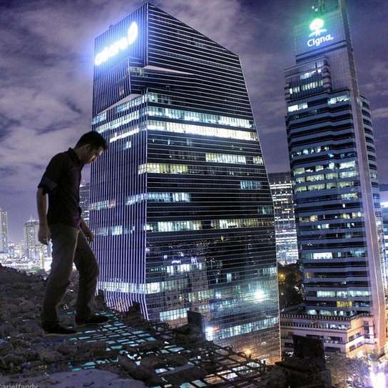 GILA foto SELFIE Arief N. Iffandy di atas GEDUNG .