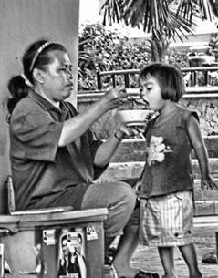 Sepuluh Alasan Kenapa Kita Menghormati Ibu 