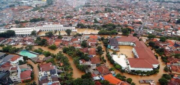 Tips memilih rumah bebas banjir