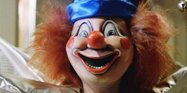 10 Boneka Menyeramkan yang di pake Film Horor