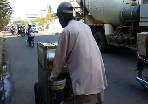 Jangan menangis Bapak, ini hanyalah cobaan Tuhan..