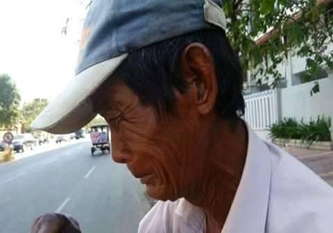 Jangan menangis Bapak, ini hanyalah cobaan Tuhan..