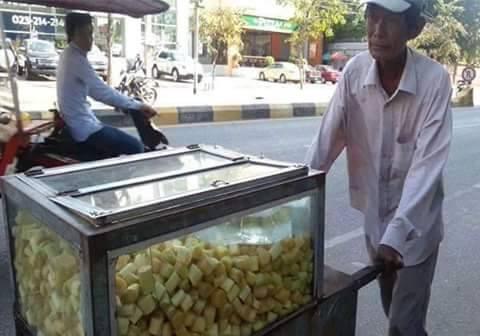 Jangan menangis Bapak, ini hanyalah cobaan Tuhan..
