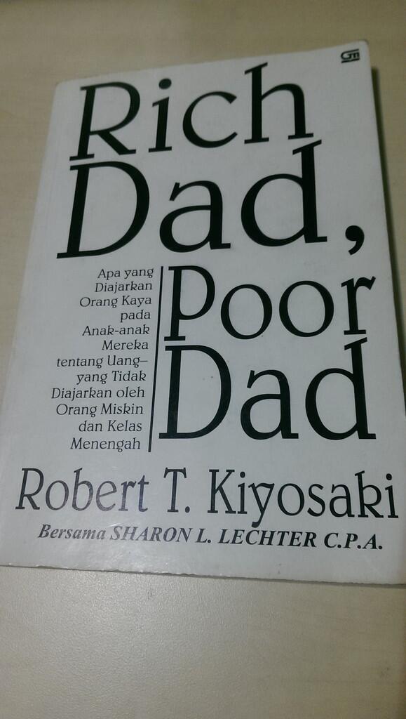 Rich Dad,Poor Dad (Robert T.Kiyosaki) buku yang wajib di baca !