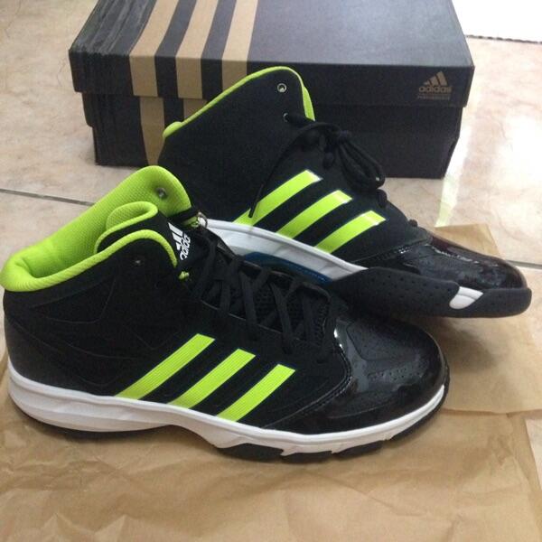 sepatu basket reebok original