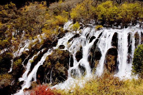 Melihat Keindahan Lembah Jiuzhaigou