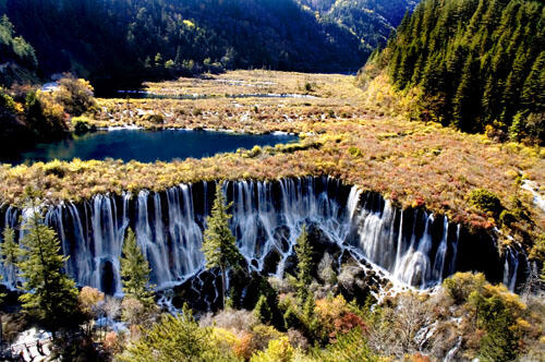 Melihat Keindahan Lembah Jiuzhaigou