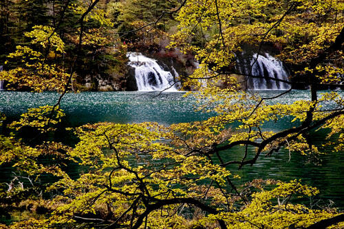 Melihat Keindahan Lembah Jiuzhaigou