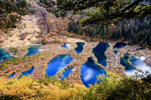 Melihat Keindahan Lembah Jiuzhaigou