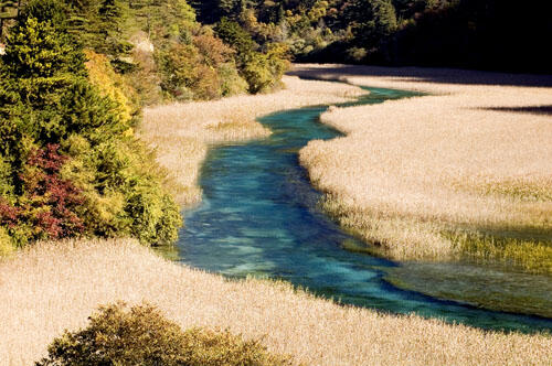 Melihat Keindahan Lembah Jiuzhaigou