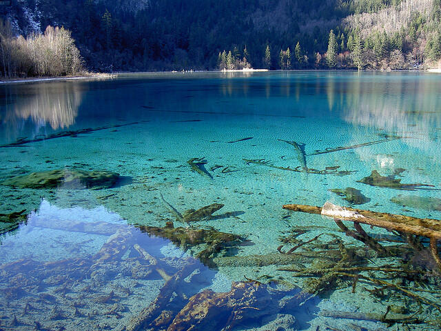 Melihat Keindahan Lembah Jiuzhaigou