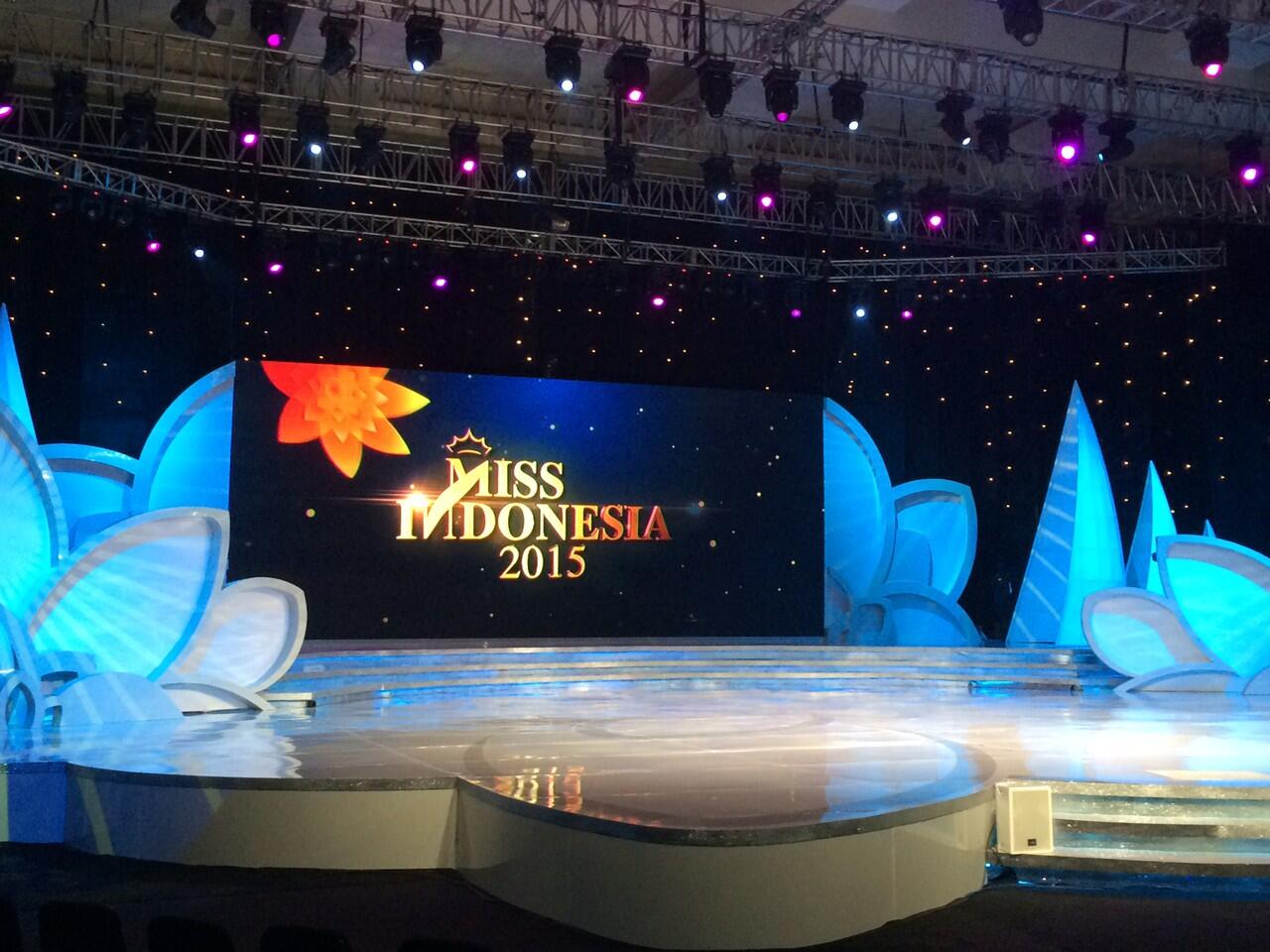 KUMPULAN FOTO ACARA MISS INDONESIA 2015 BERSAMA SARIAYU MARTHA TILAAR