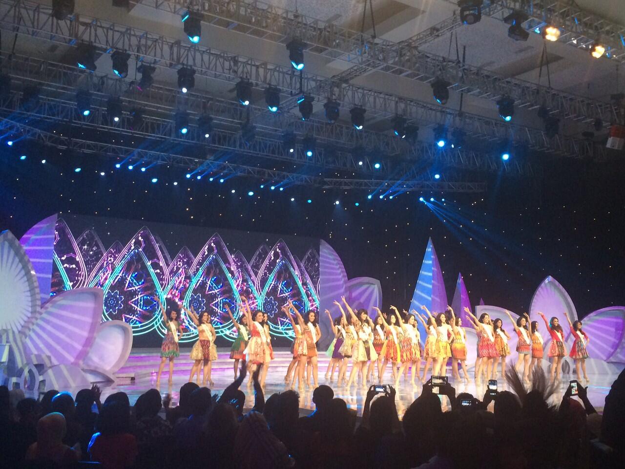 KUMPULAN FOTO ACARA MISS INDONESIA 2015 BERSAMA SARIAYU MARTHA TILAAR