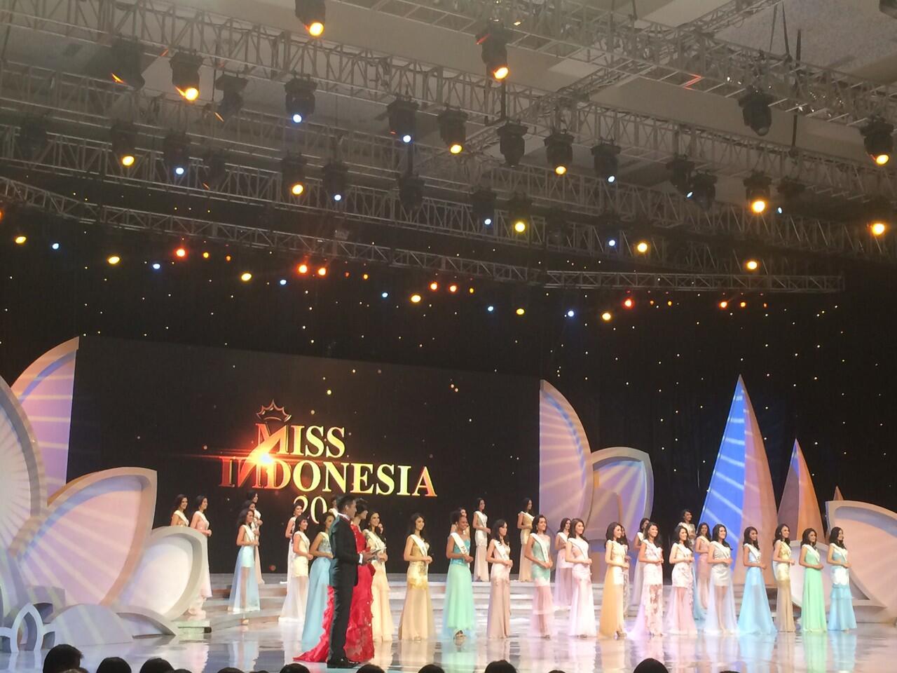 KUMPULAN FOTO ACARA MISS INDONESIA 2015 BERSAMA SARIAYU MARTHA TILAAR