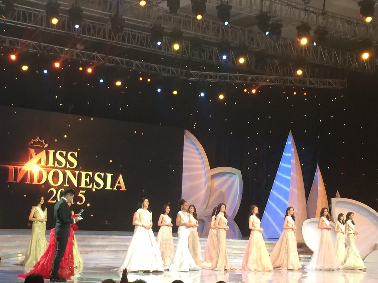 KUMPULAN FOTO ACARA MISS INDONESIA 2015 BERSAMA SARIAYU MARTHA TILAAR