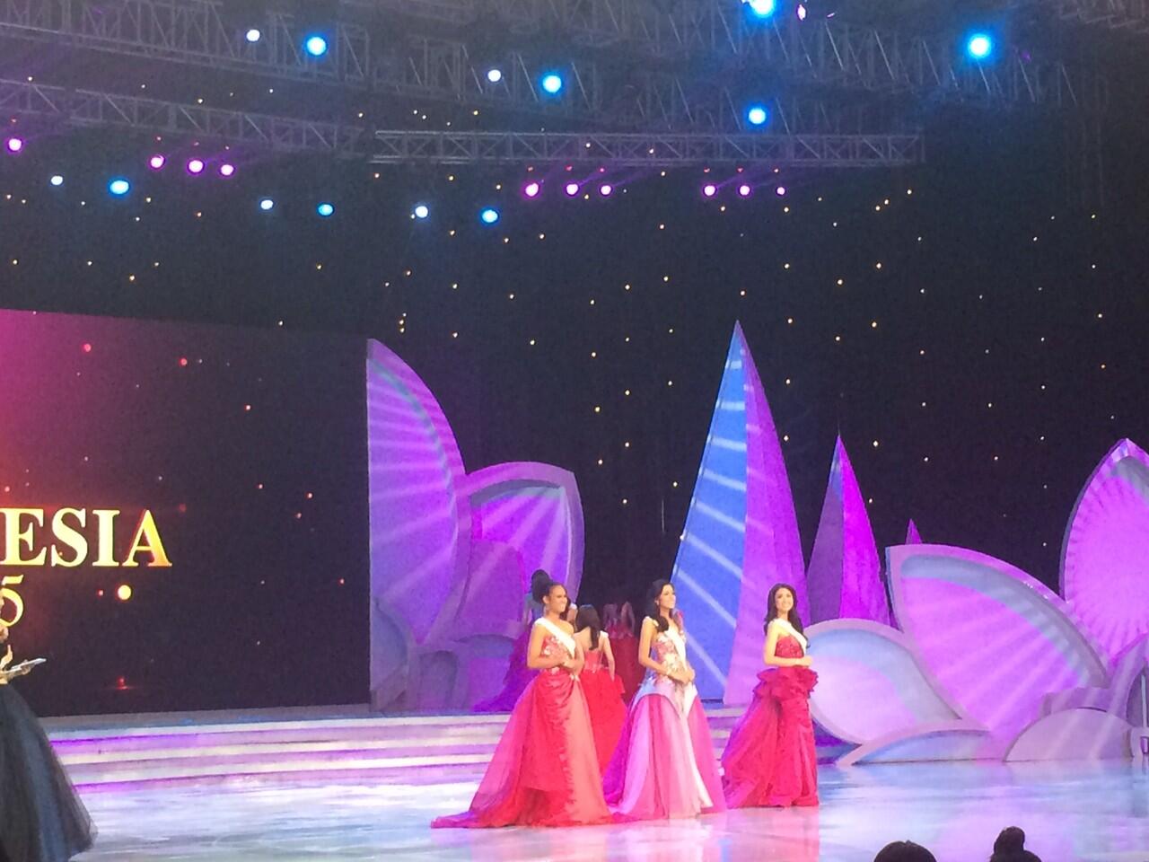 KUMPULAN FOTO ACARA MISS INDONESIA 2015 BERSAMA SARIAYU MARTHA TILAAR