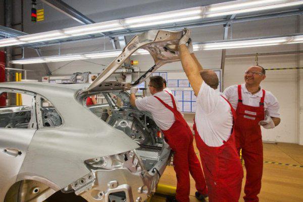 Melihat Pabrik Mobil Porsche di Leipzig, Jerman