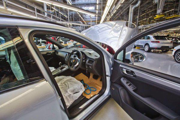 Melihat Pabrik Mobil Porsche di Leipzig, Jerman