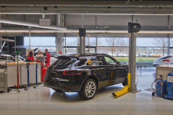 Melihat Pabrik Mobil Porsche di Leipzig, Jerman