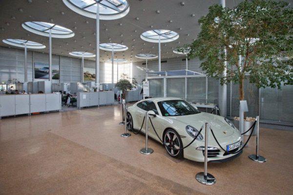 Melihat Pabrik Mobil Porsche di Leipzig, Jerman