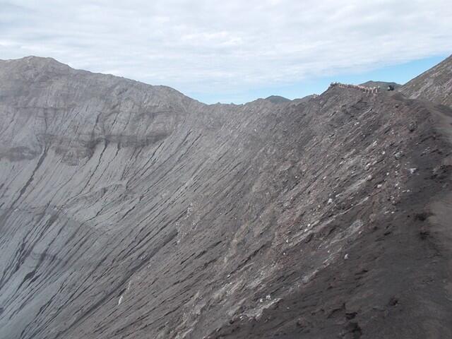 &#91;CARPER&#93; Mengitari kaldera, lautan pasir dan kawah Bromo