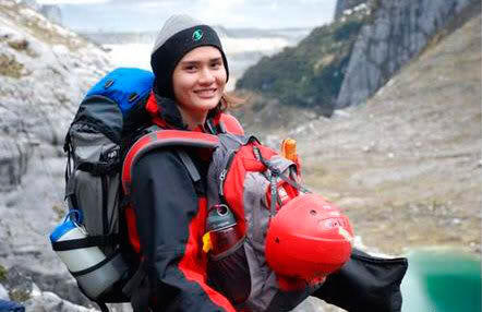  Jangan Pacari Wanita Petualang ( 5 Alasannya )