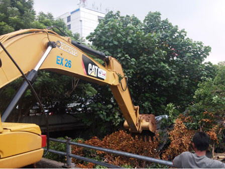 &#91;Sabar ya....&#93; 70 Bangunan di Bantaran Ciliwung Dibongkar