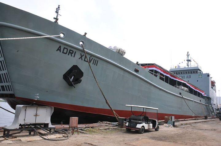 KASAD TERIMA 2 KAPAL LCU DAN 2 TUG BOAT HASIL KARYA ANAK BANGSA