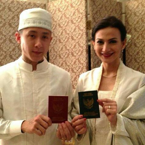 Wanda Hamidah Resmi Menikahi Brondong