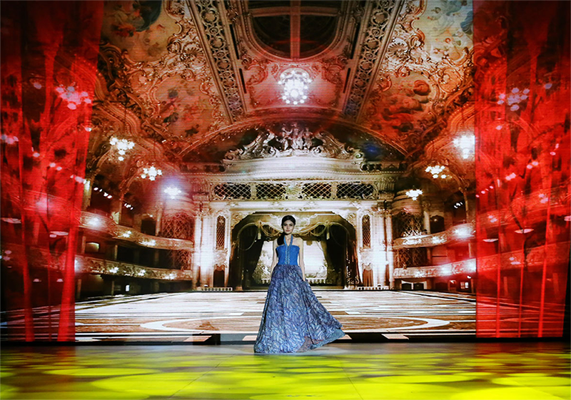 Desain Batik Paling Menakjubkan di Indonesian Fashion Week (+Pic)
