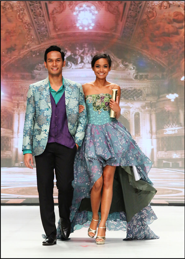 Desain Batik Paling Menakjubkan di Indonesian Fashion Week (+Pic)