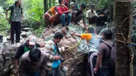 Batu Akik Raksasa berbobot 20 Ton Diperkirakan 30 M