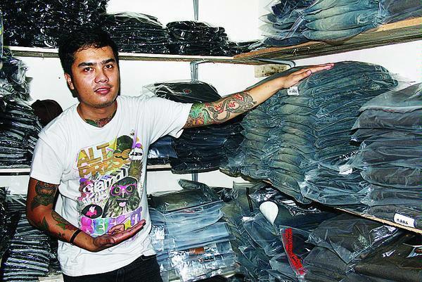 Brand/Merk Celana asal Bandung yang Kreatif, Petersaysdenim atau Iwearzule?