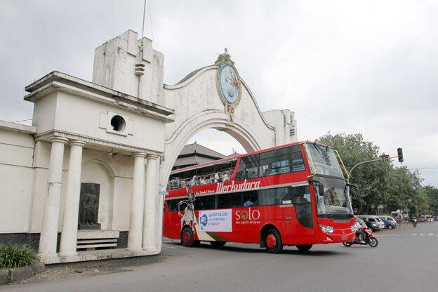 Menikmati Kota di Indonesia dengan Bus Tingkat Wisata