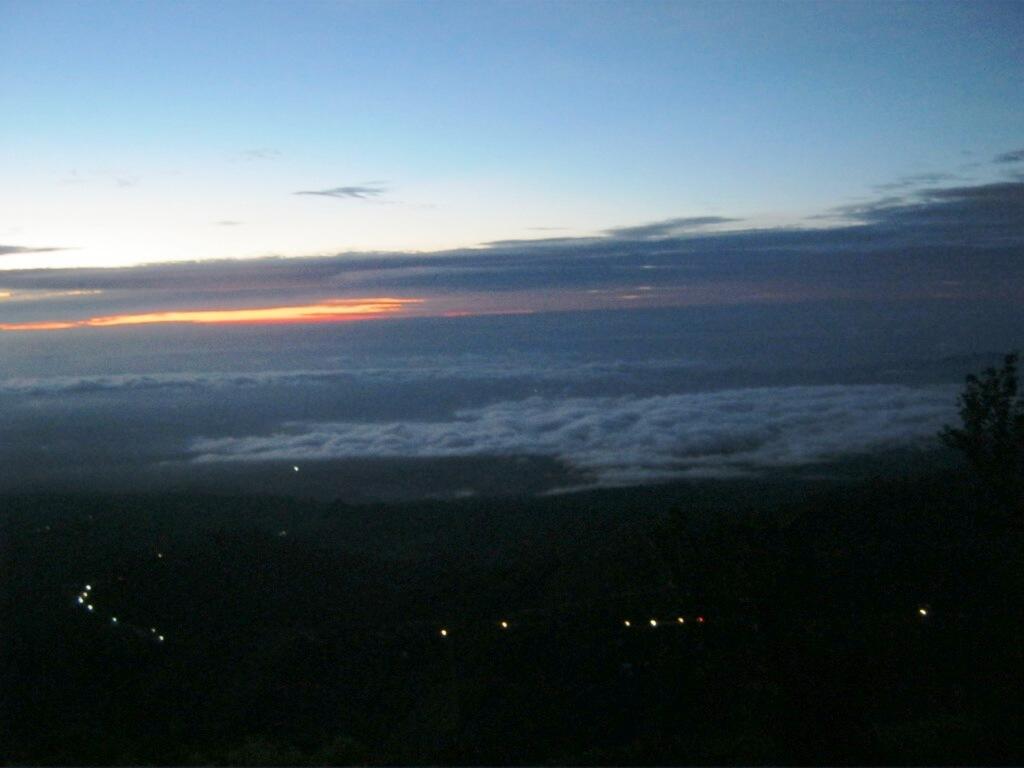 Menikmati view dari atas Bukit B29