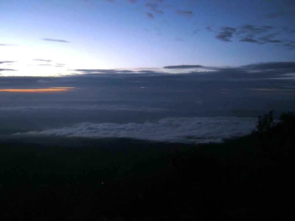 Menikmati view dari atas Bukit B29