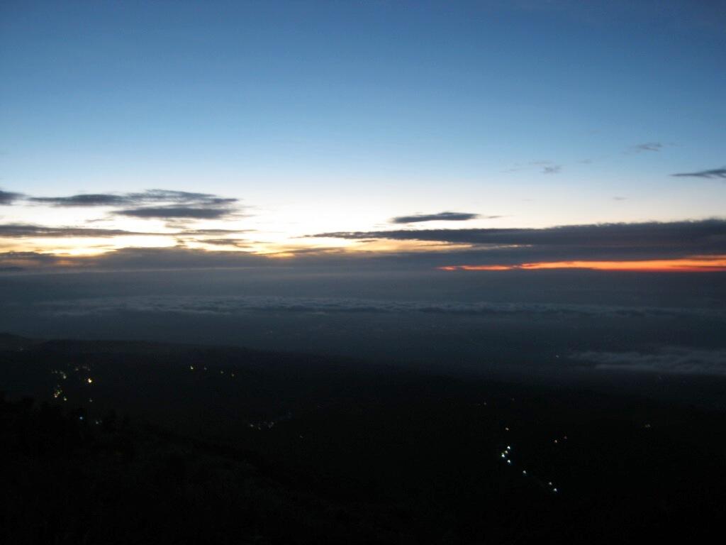 Menikmati view dari atas Bukit B29