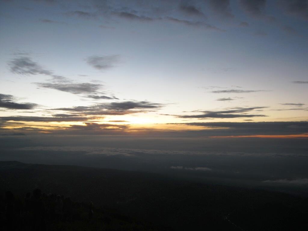 Menikmati view dari atas Bukit B29