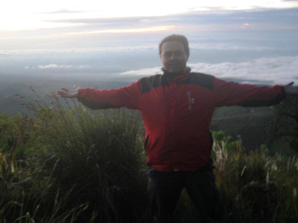 Menikmati view dari atas Bukit B29
