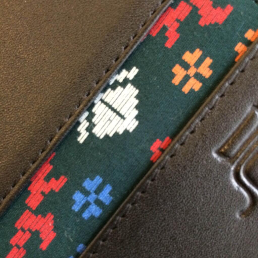 TREN BATIK INDONESIA JAMAN SEKARANG - PERPADUAN BATIK DENGAN KULIT GAN..
