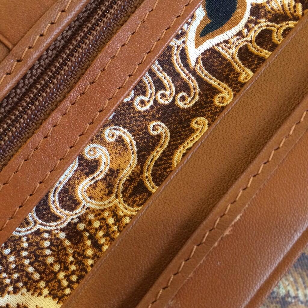 TREN BATIK INDONESIA JAMAN SEKARANG - PERPADUAN BATIK DENGAN KULIT GAN..