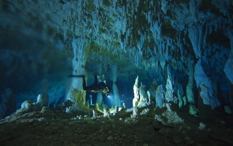 &#91;BLUE HOLE&#93; MISTERI LUBANG LAUT DARI ZAMAN ES 