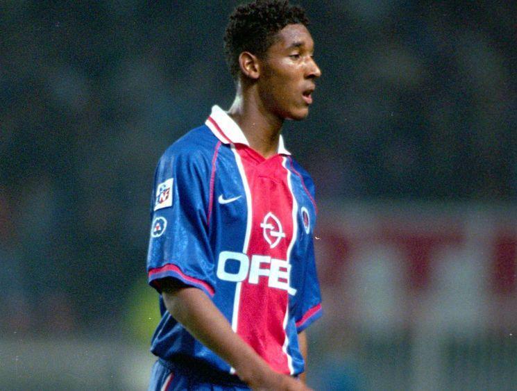 10 Pesepakbola yang paling banyak berganti klub
