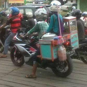 Bukan cuma buat gaya.. Motor sport pun bisa kerja onlen di jalanan